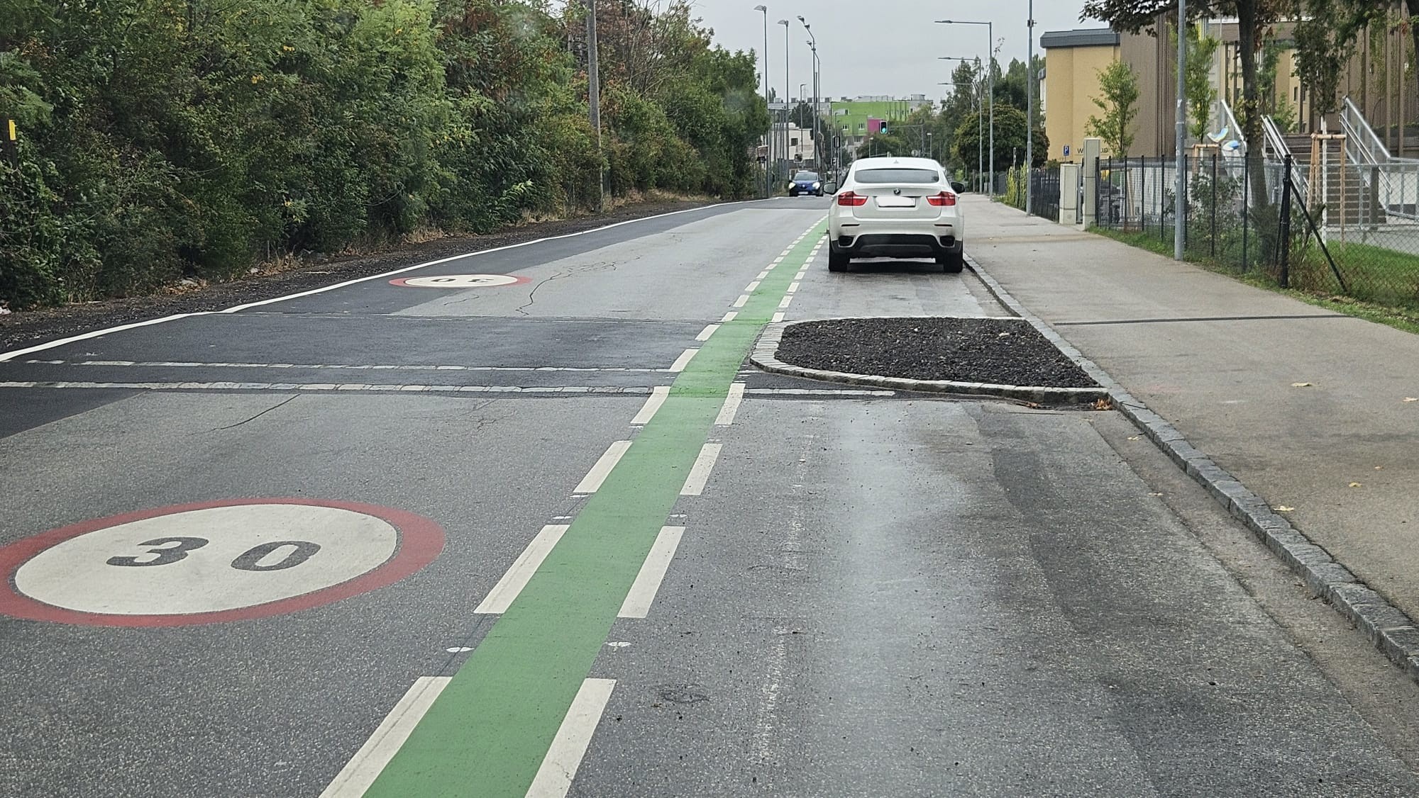 30iger Zone und neuer Parkplatz